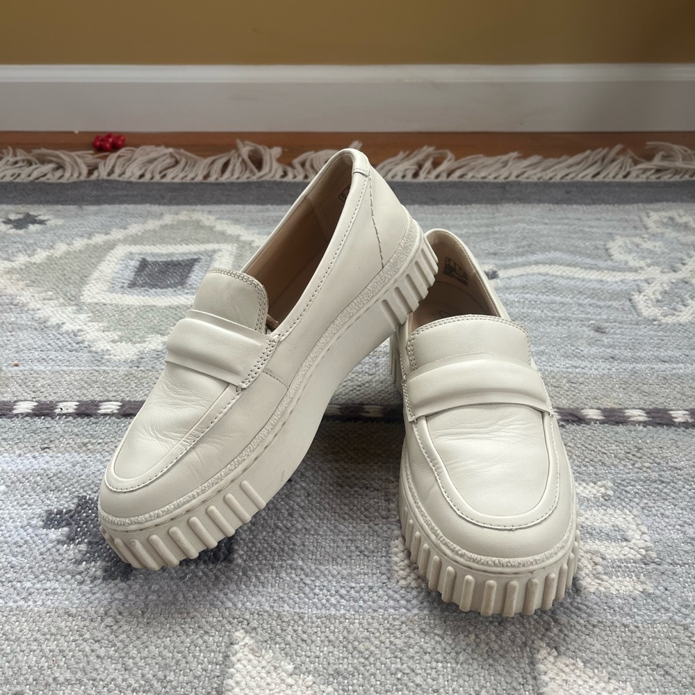 Clarks Mayhill Cream Leather Platform Loafers - 8 Wide